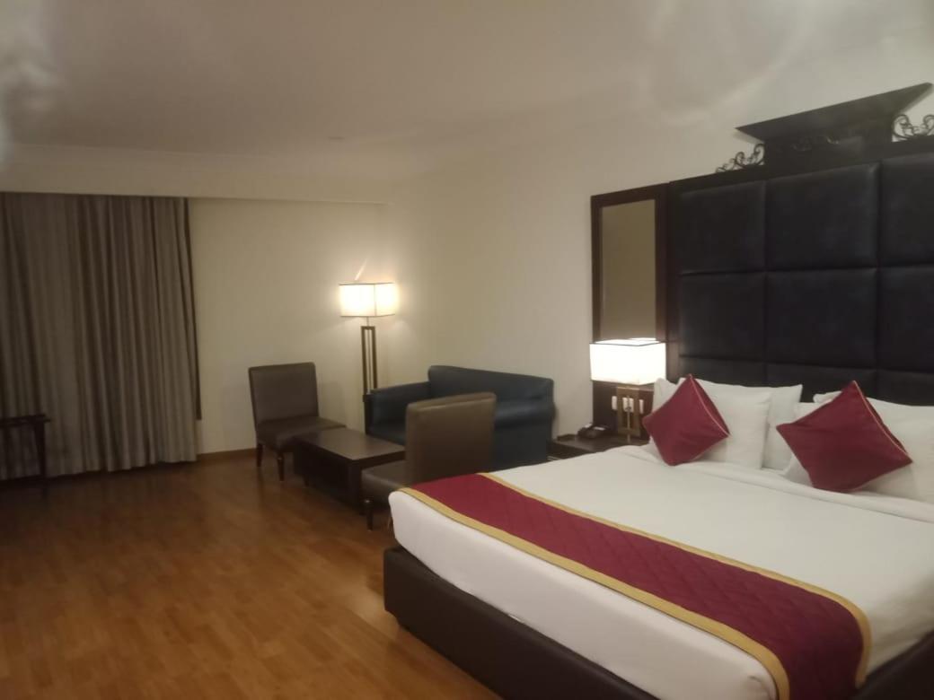 Blossom Rooms Hotel Vashishtha - Free Lunch Or Dinner- Free Breakfast Hyderabad Exterior foto