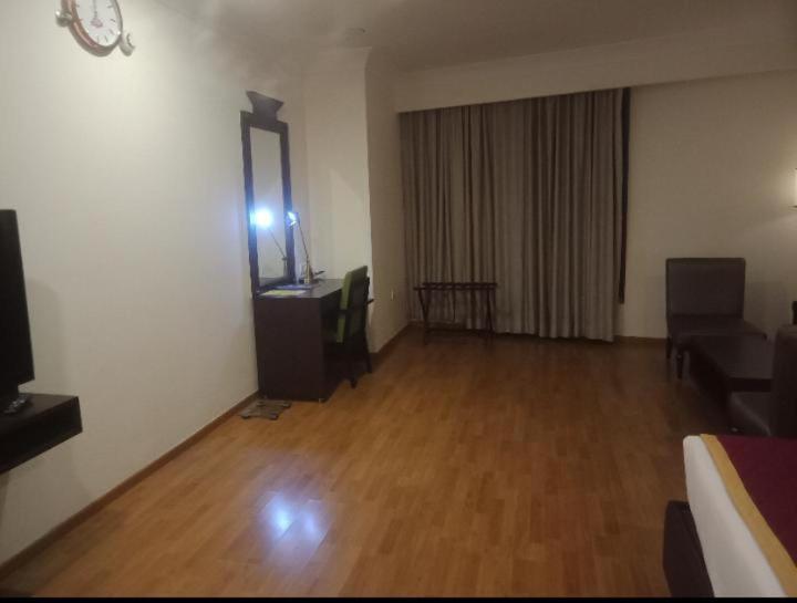 Blossom Rooms Hotel Vashishtha - Free Lunch Or Dinner- Free Breakfast Hyderabad Exterior foto