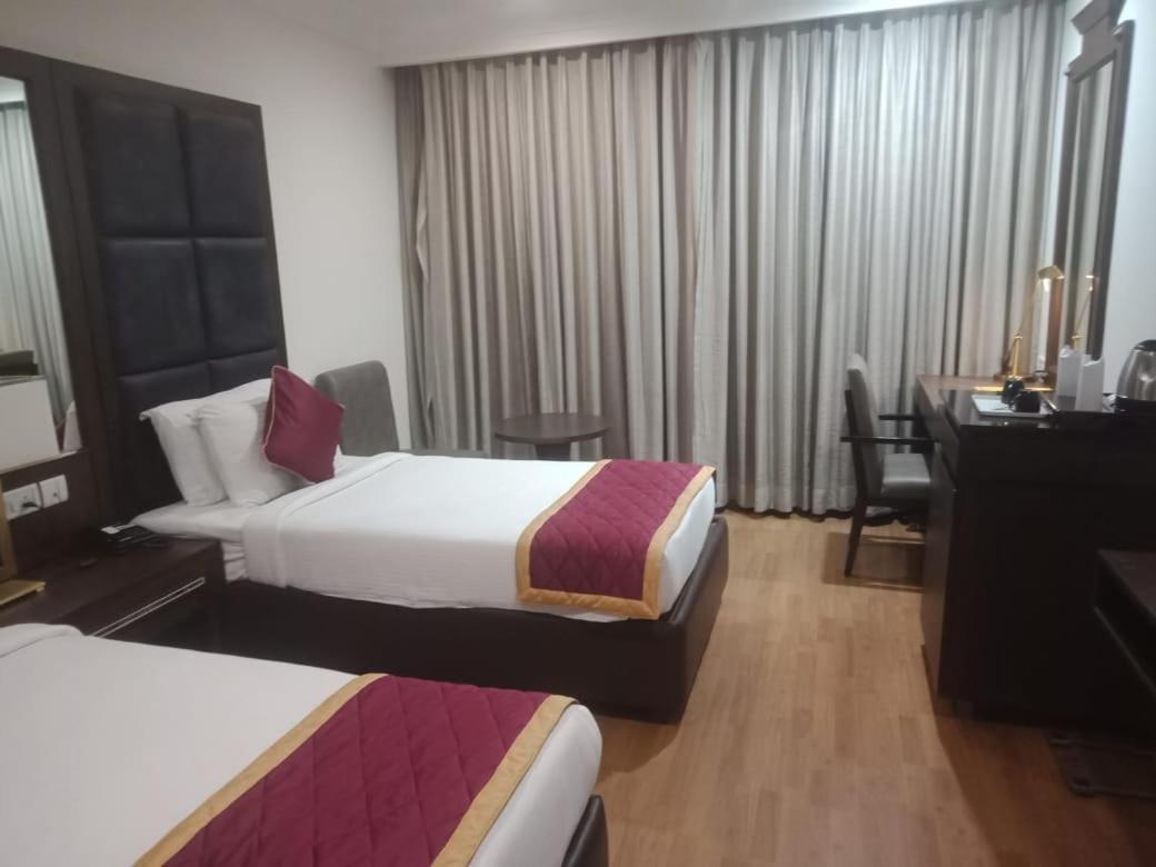 Blossom Rooms Hotel Vashishtha - Free Lunch Or Dinner- Free Breakfast Hyderabad Exterior foto