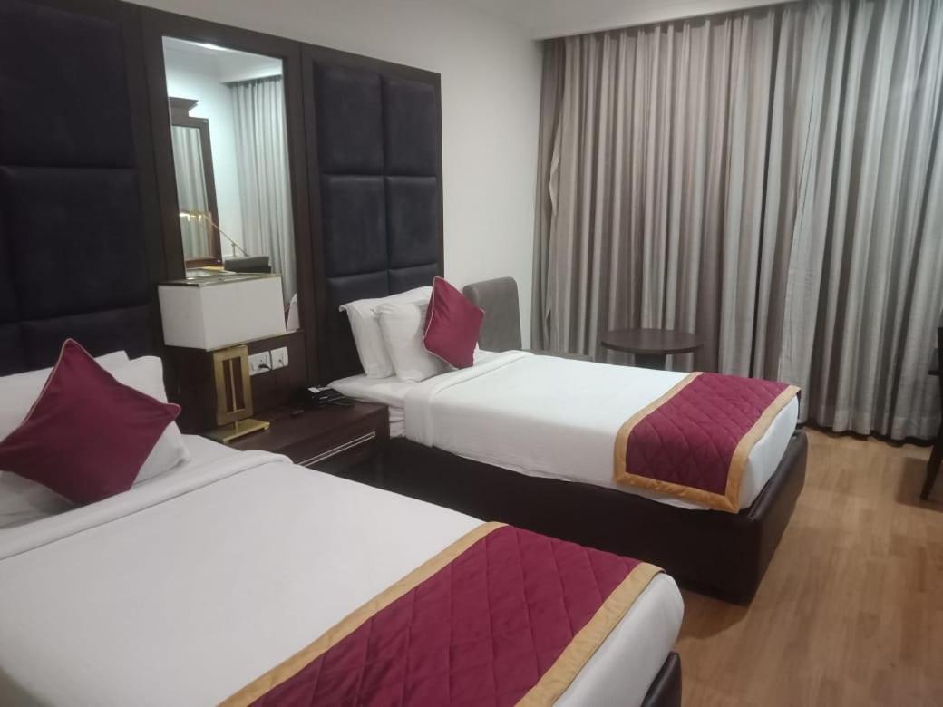 Blossom Rooms Hotel Vashishtha - Free Lunch Or Dinner- Free Breakfast Hyderabad Exterior foto
