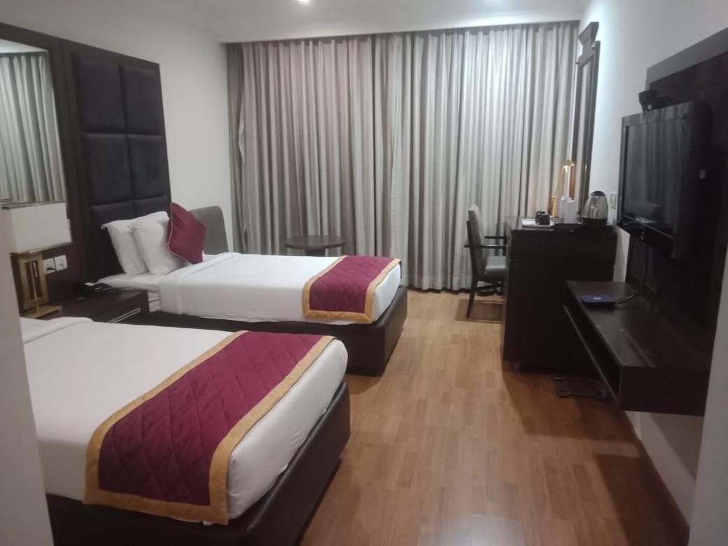 Blossom Rooms Hotel Vashishtha - Free Lunch Or Dinner- Free Breakfast Hyderabad Exterior foto