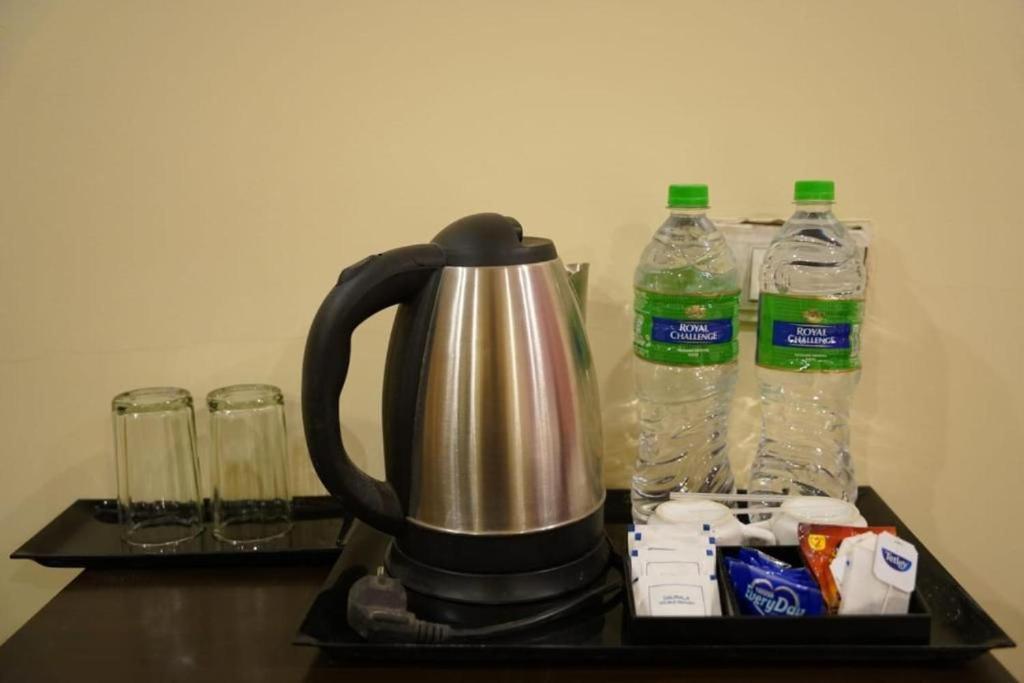 Blossom Rooms Hotel Vashishtha - Free Lunch Or Dinner- Free Breakfast Hyderabad Exterior foto