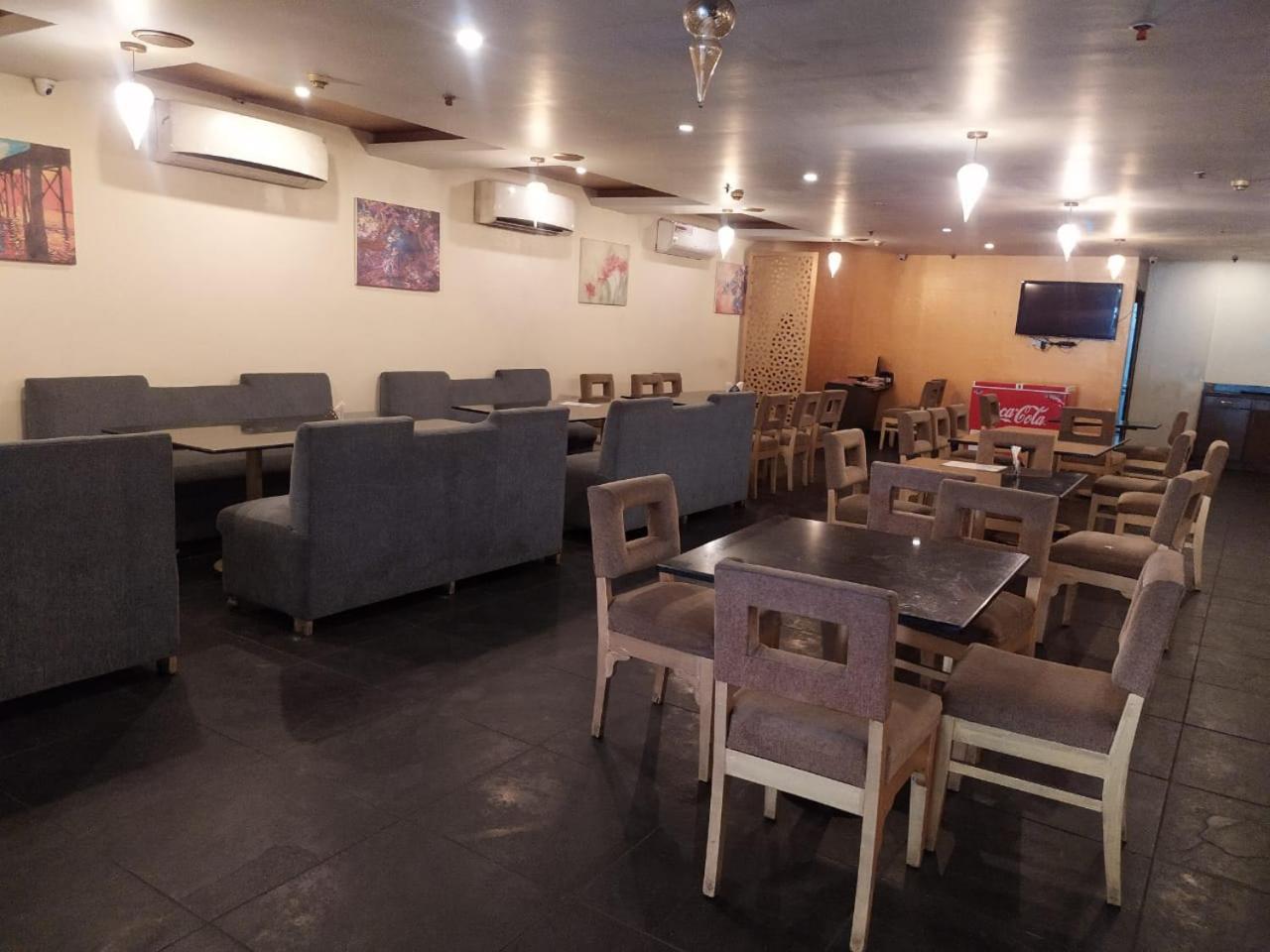 Blossom Rooms Hotel Vashishtha - Free Lunch Or Dinner- Free Breakfast Hyderabad Exterior foto