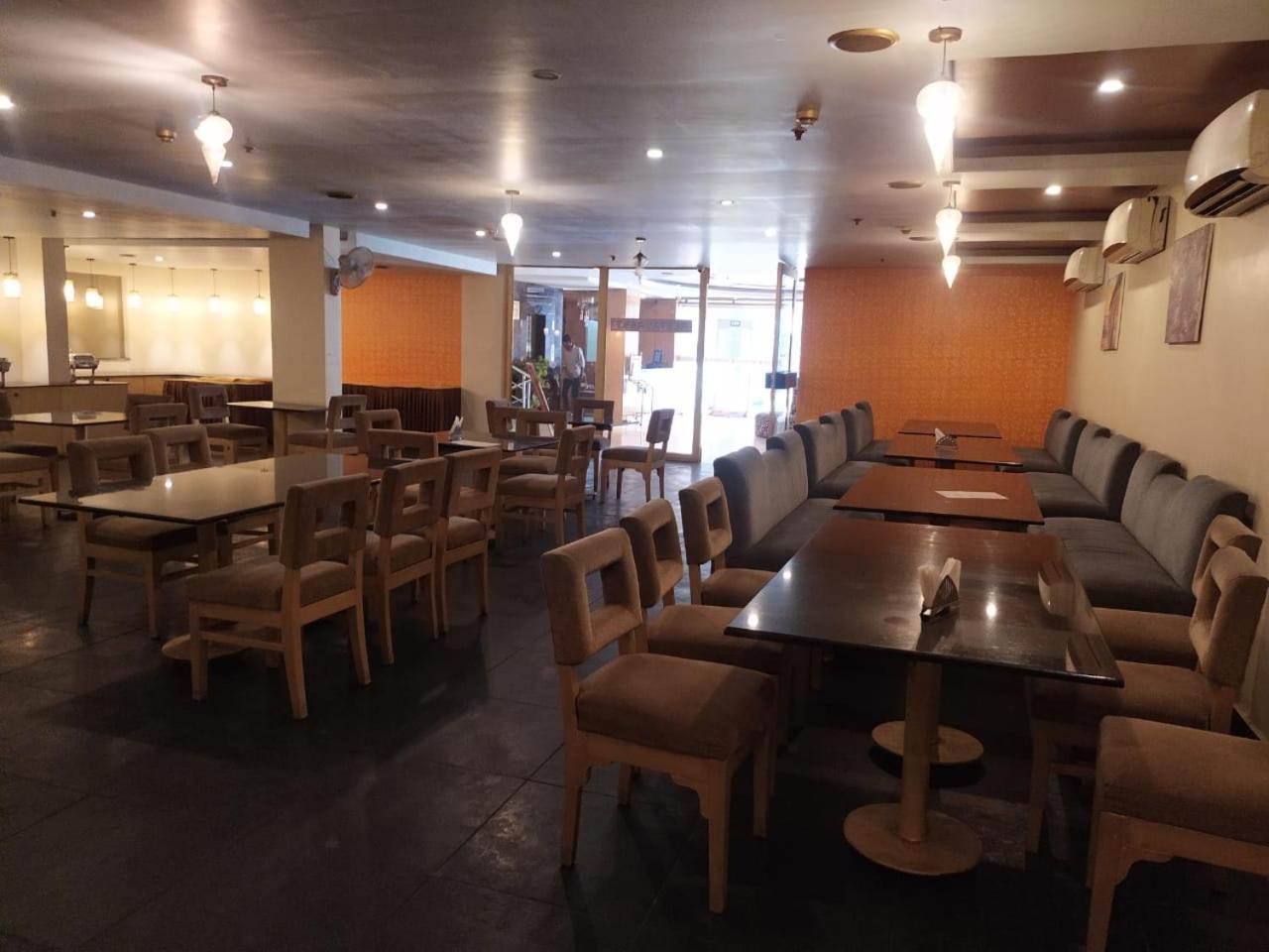 Blossom Rooms Hotel Vashishtha - Free Lunch Or Dinner- Free Breakfast Hyderabad Exterior foto