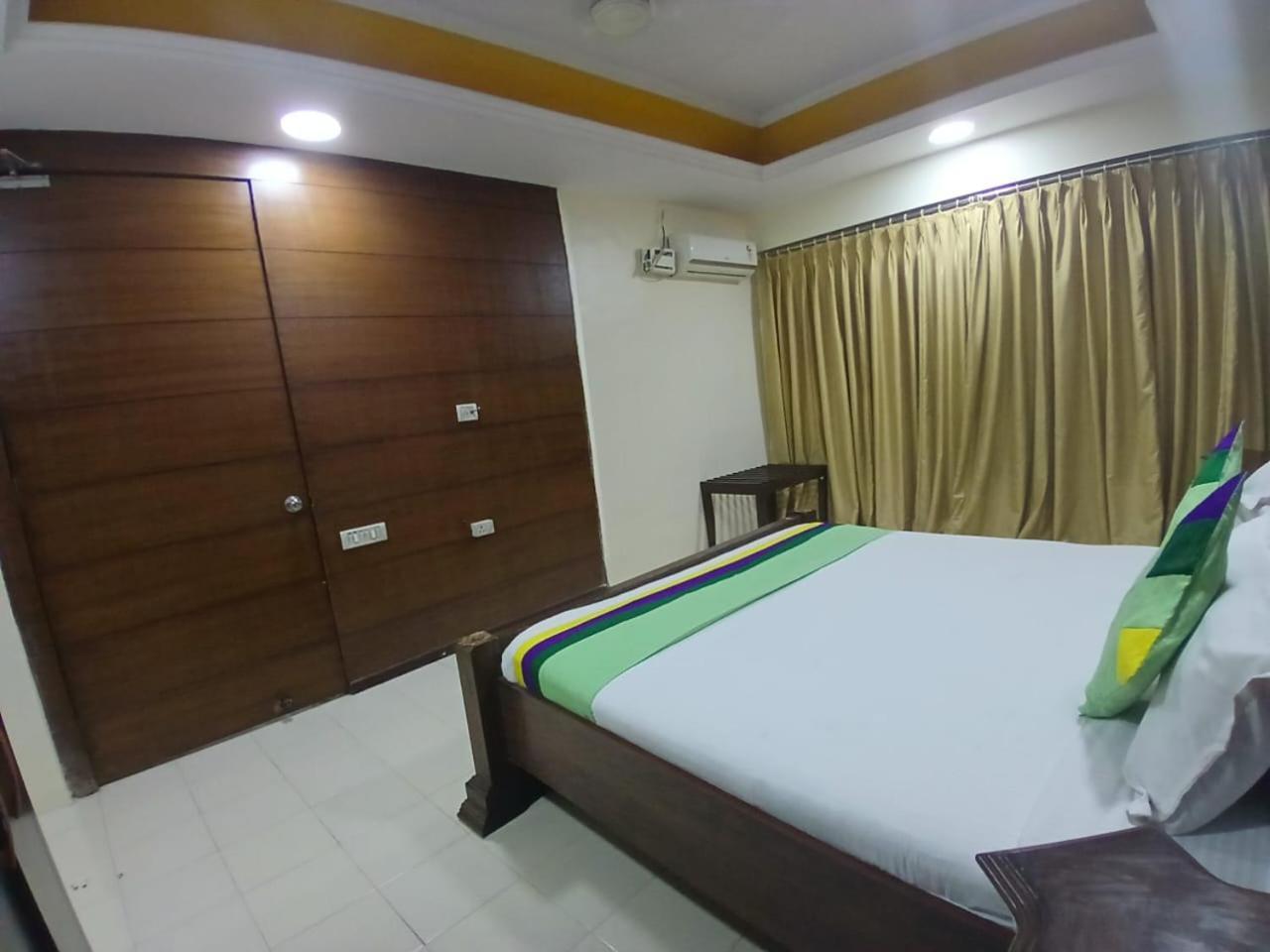 Blossom Rooms Hotel Vashishtha - Free Lunch Or Dinner- Free Breakfast Hyderabad Exterior foto