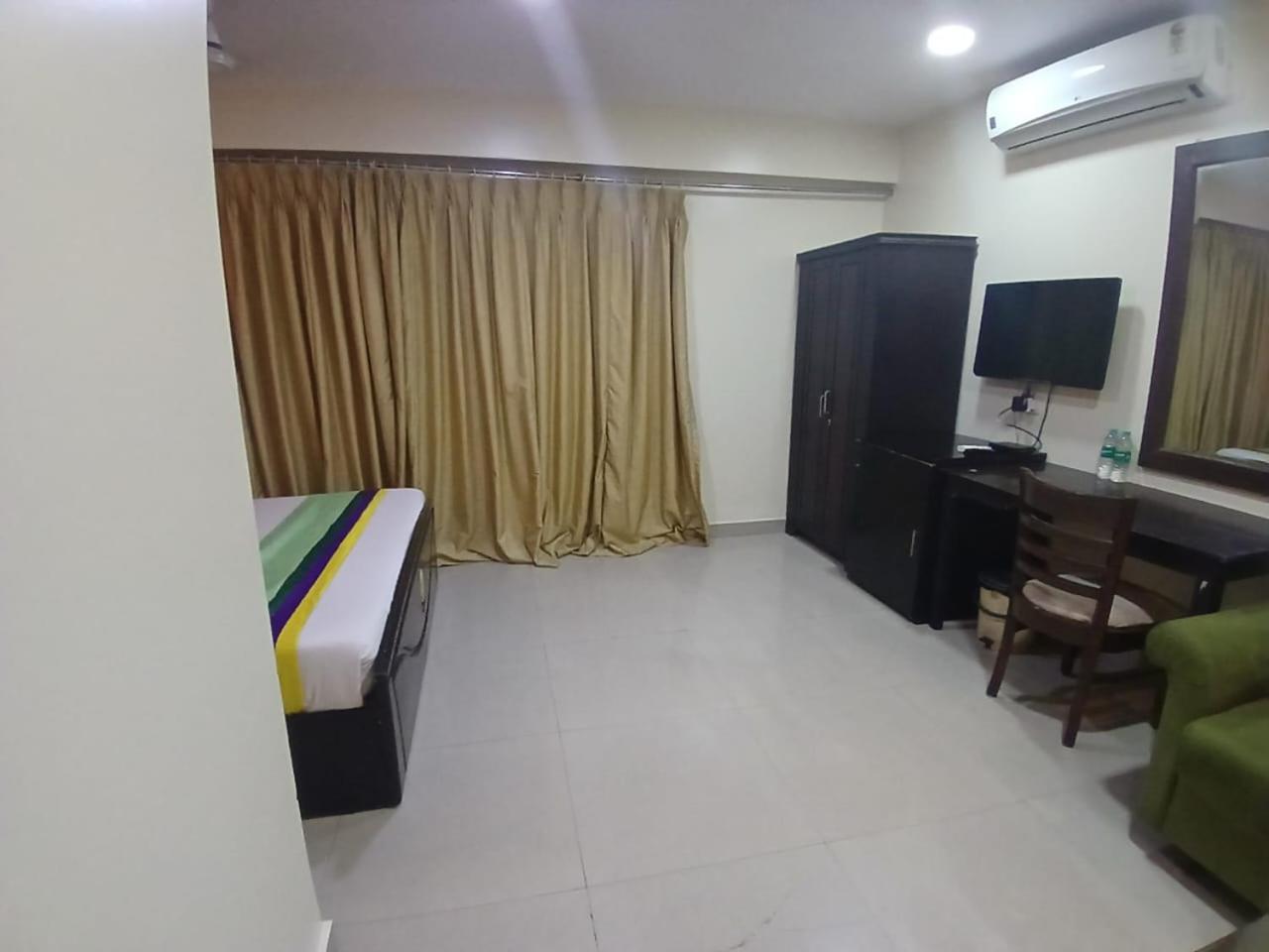 Blossom Rooms Hotel Vashishtha - Free Lunch Or Dinner- Free Breakfast Hyderabad Exterior foto
