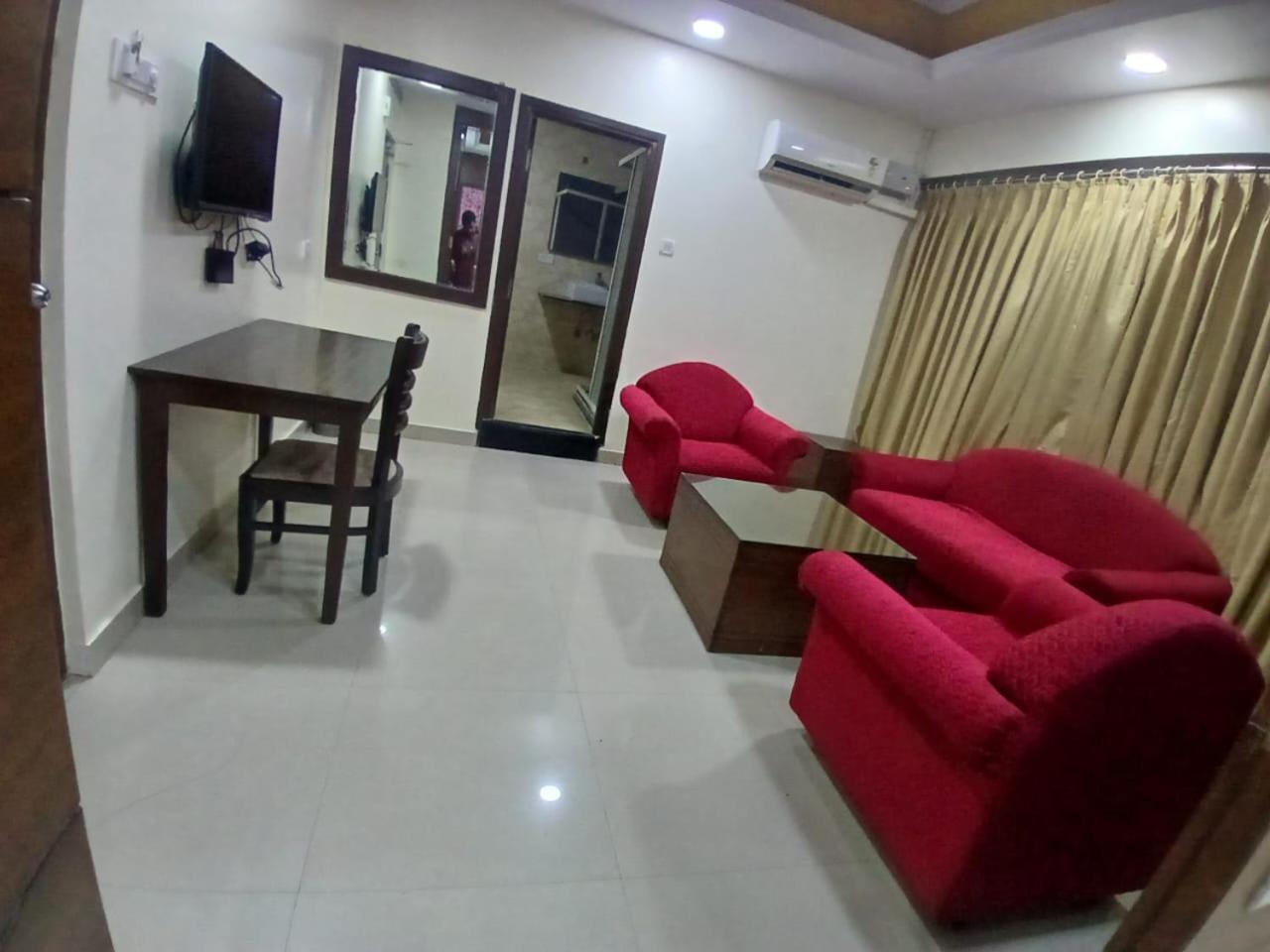 Blossom Rooms Hotel Vashishtha - Free Lunch Or Dinner- Free Breakfast Hyderabad Exterior foto