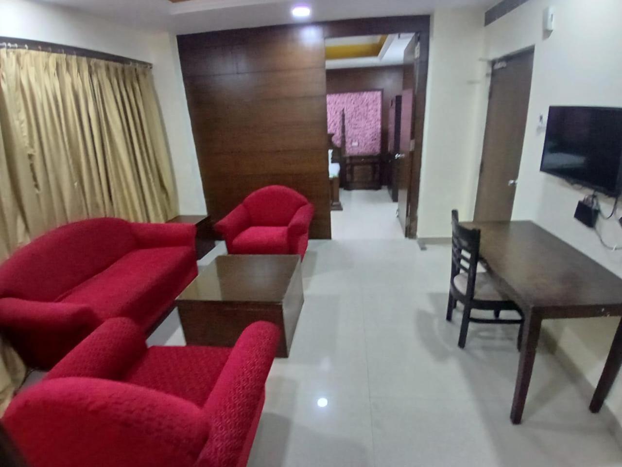 Blossom Rooms Hotel Vashishtha - Free Lunch Or Dinner- Free Breakfast Hyderabad Exterior foto